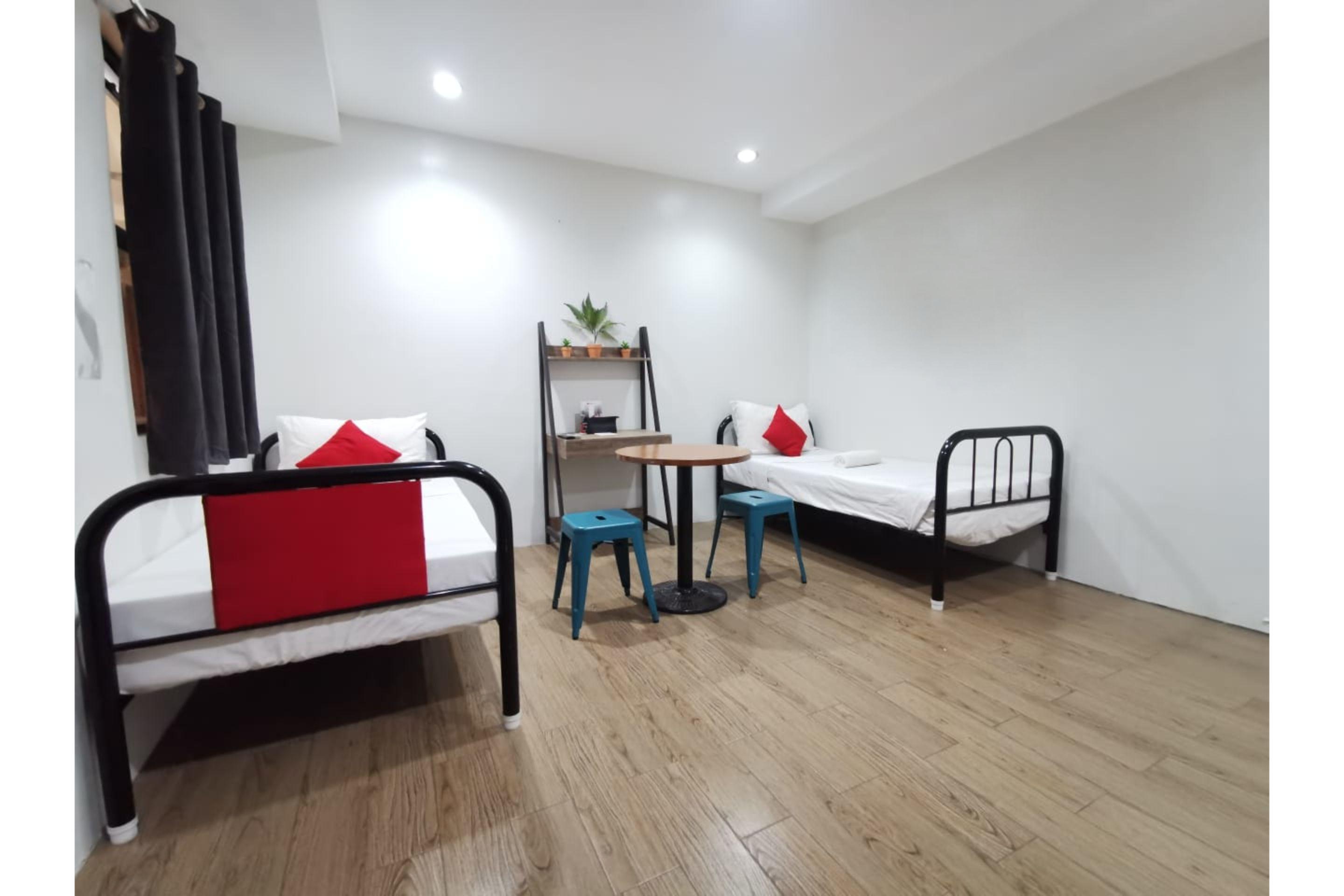Oyo 443 마리아 크리스티나 아케이드 스위트 - 직원 백신 접종 호텔 세부 외부 사진